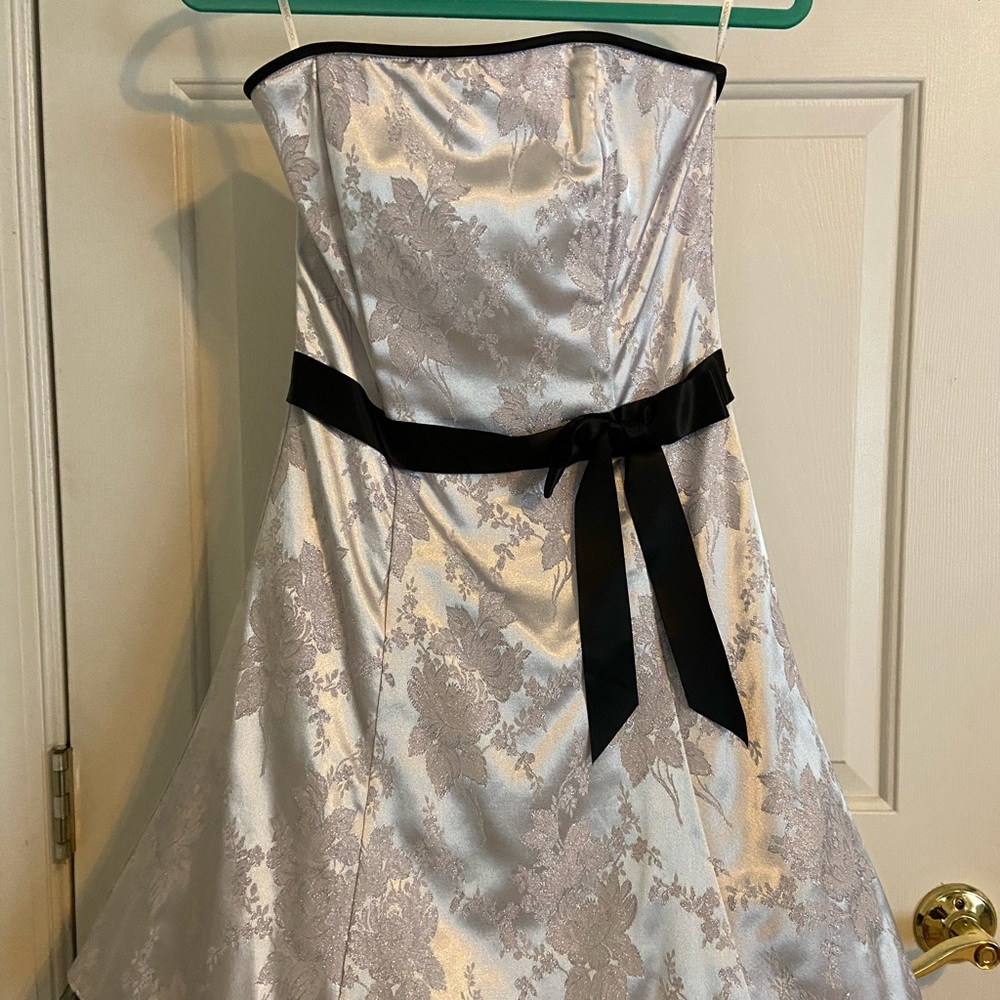 Vintage beautiful strapless by Jessica McClintock.